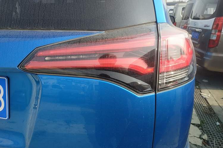 Used Toyota RAV4 2016 2.0L CVT 4x4 New Edition China V Standard Right Rear Taillight