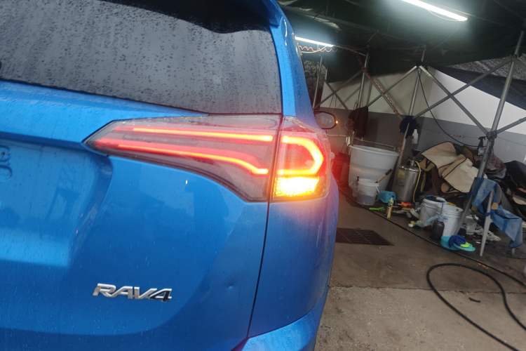 Used Toyota RAV4 2016 2.0L CVT Two-Wheel Drive Smart Edition China V Standard Right Rear Taillight