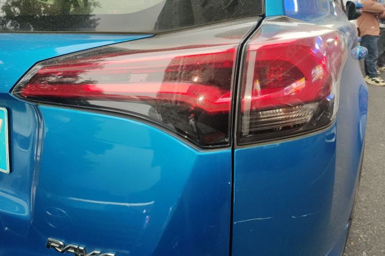 Used Toyota RAV4 2016 2.0L CVT Two-Wheel Drive Urban Edition China V Standard Right Rear Taillight