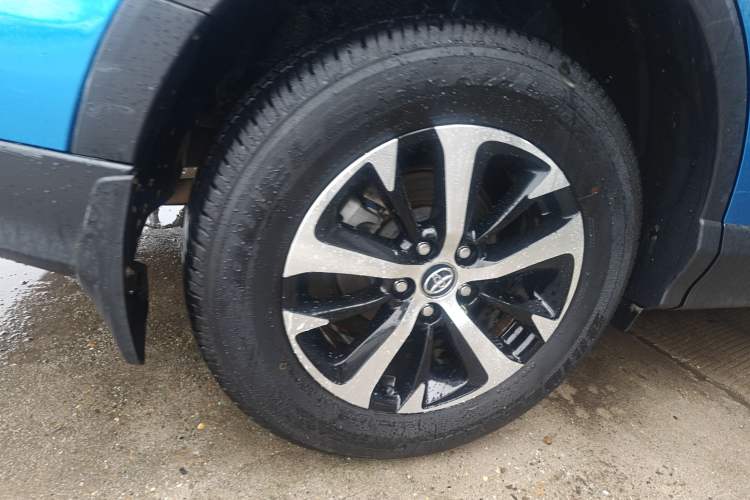 Used Toyota RAV4 2016 2.0L CVT Two-Wheel Drive Smart Edition China V Standard Right Rear Wheel Hub