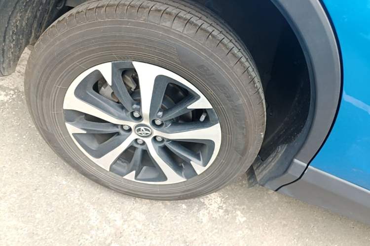 Used Toyota RAV4 2016 2.0L CVT Two-Wheel Drive Smart Edition China V Standard Right Rear Wheel Hub