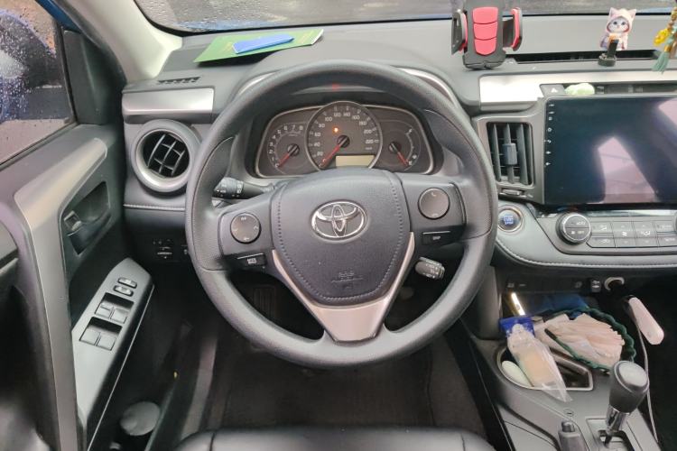 Used Toyota RAV4 2016 2.0L CVT Two-Wheel Drive Fashion Edition China V Standard Steering Wheel