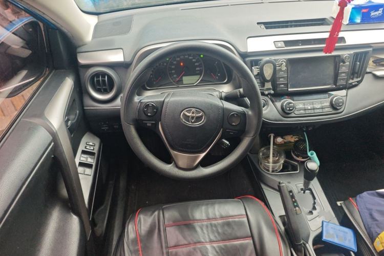 Used Toyota RAV4 2016 2.0L CVT Two-Wheel Drive Fashion Edition China V Standard Steering Wheel