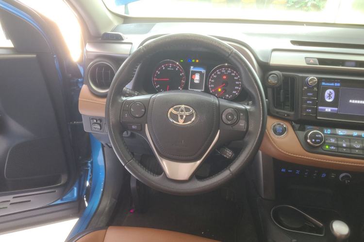Used Toyota RAV4 2016 2.5L Automatic 4x4 Elite Edition Steering Wheel