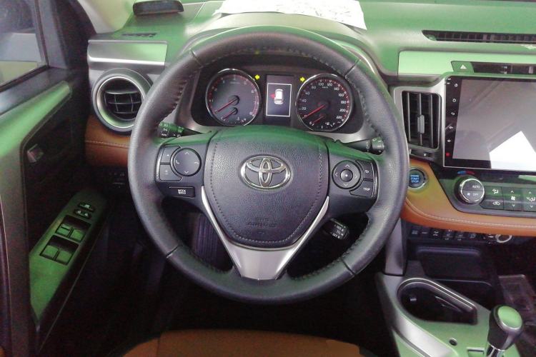 Used Toyota RAV4 2016 2.5L Automatic 4x4 Elite Edition Steering Wheel