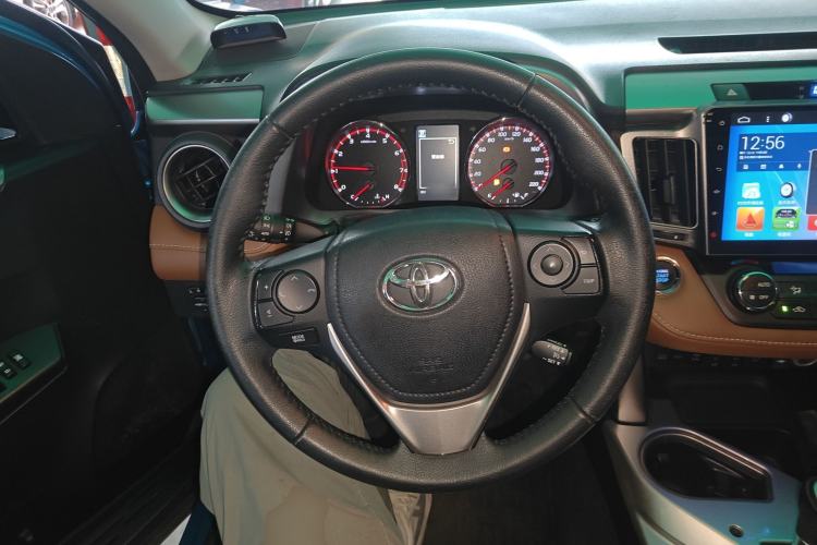 Used Toyota RAV4 2016 2.5L Automatic 4x4 Elite Edition Steering Wheel