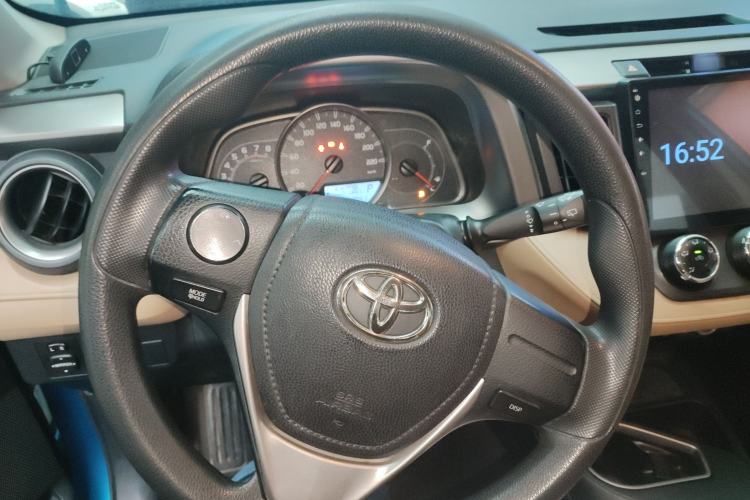 Used Toyota RAV4 2016 2.0L CVT Two-Wheel Drive Urban Edition China V Standard Steering Wheel