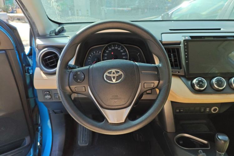 Used Toyota RAV4 2016 2.0L CVT Two-Wheel Drive Urban Edition China V Standard Steering Wheel