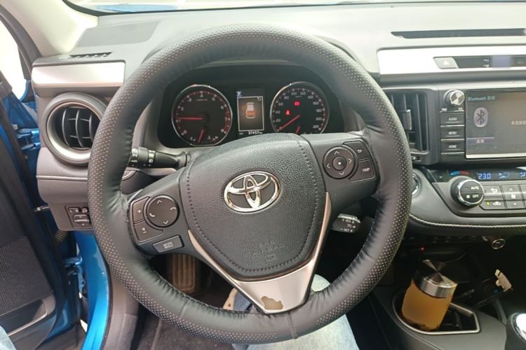 Used Toyota RAV4 2016 2.0L CVT Two-Wheel Drive Smart Edition China V Standard Steering Wheel