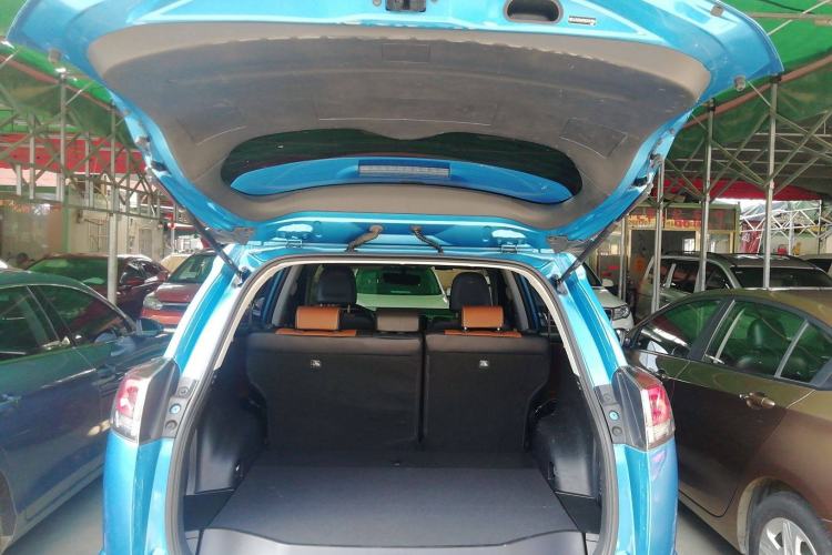 Used Toyota RAV4 2016 2.5L Automatic 4x4 Elite Edition Trunk