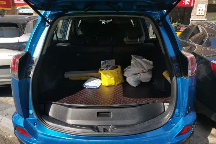 Used Toyota RAV4 2016 2.0L CVT Two-Wheel Drive Fashion Edition China V Standard Trunk