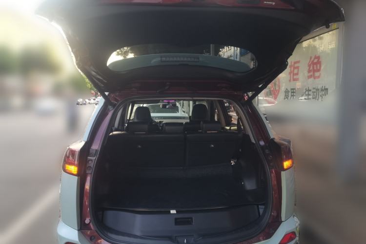 Used Toyota RAV4 2016 2.5L Automatic 4x4 Elite Edition Trunk