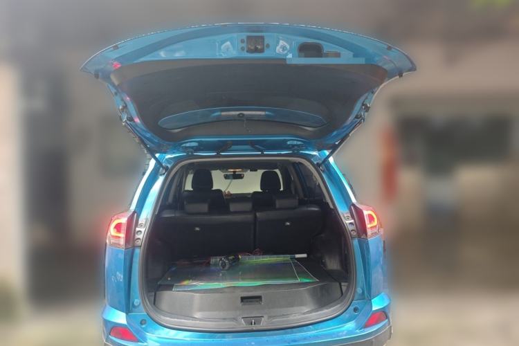 Used Toyota RAV4 2016 2.0L CVT 4x4 New Edition China V Standard Trunk