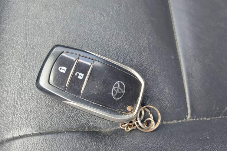 Used Toyota RAV4 2016 2.0L CVT Two-Wheel Drive Smart Edition China V Standard Vehicle Key