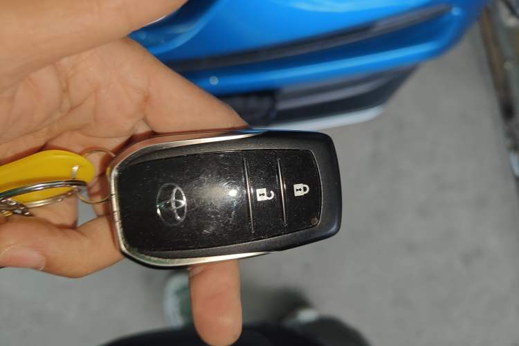 Used Toyota RAV4 2016 2.5L Automatic 4x4 Elite Edition Vehicle Key
