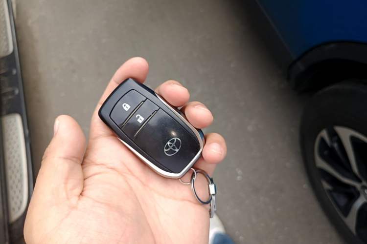 Used Toyota RAV4 2016 2.0L CVT Two-Wheel Drive Smart Edition China V Standard Vehicle Key