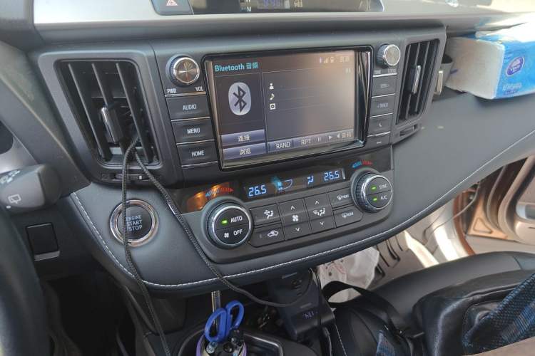 Used Toyota RAV4 2016 2.0L CVT Two-Wheel Drive Smart Edition China V Standard Audio And AC Panel