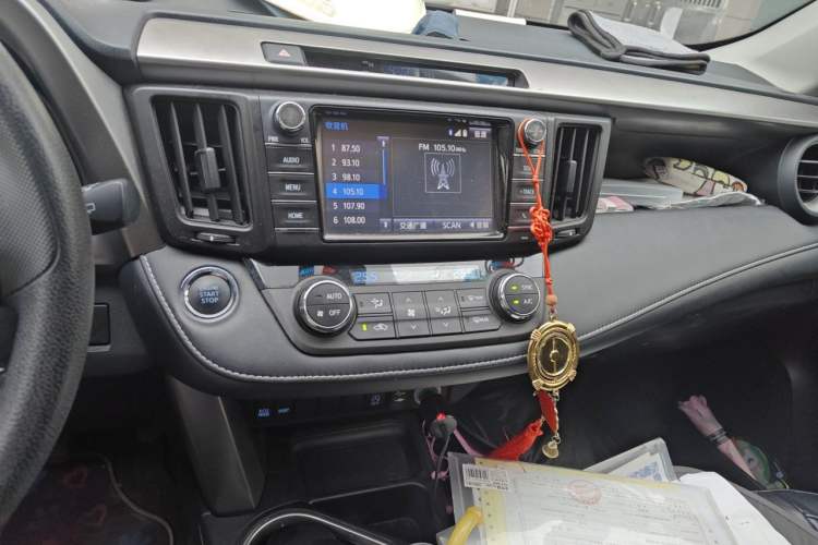 Used Toyota RAV4 2016 2.0L CVT Two-Wheel Drive Fashion Edition China V Standard Audio And AC Panel