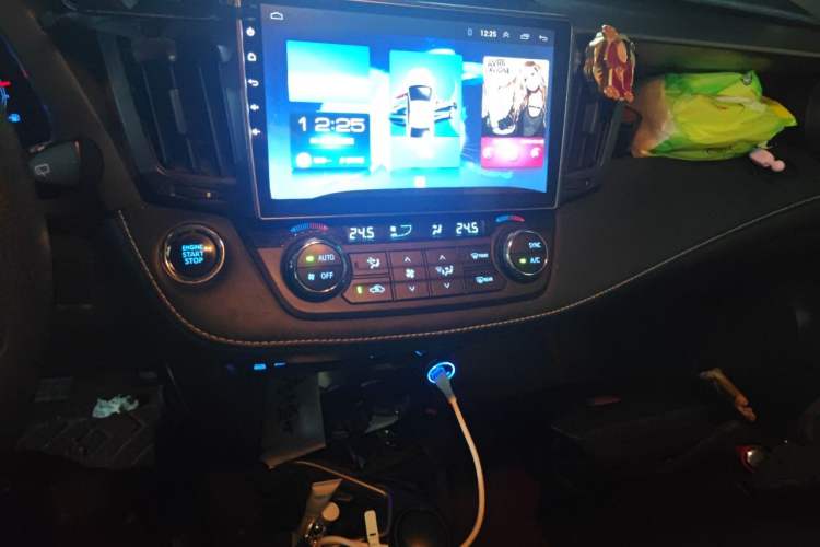 Used Toyota RAV4 2016 2.0L CVT Two-Wheel Drive Fashion Edition China V Standard Audio And AC Panel