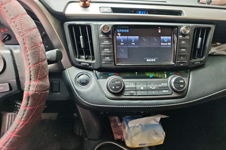 Used Toyota RAV4 2016 2.0L CVT Two-Wheel Drive Fashion Edition China V Standard Audio And AC Panel
