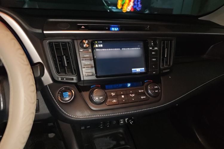 Used Toyota RAV4 2016 2.0L CVT Two-Wheel Drive Fashion Edition China V Standard Audio And AC Panel