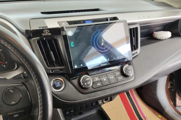Used Toyota RAV4 2016 2.0L CVT Two-Wheel Drive Fashion Edition China V Standard Audio And AC Panel