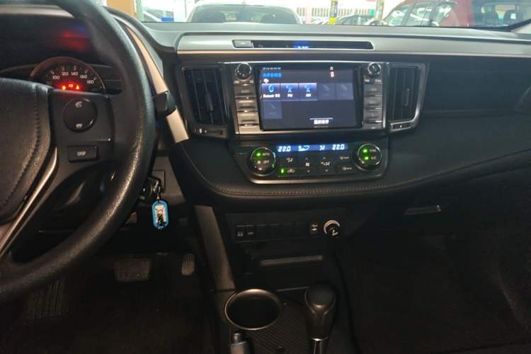 Used Toyota RAV4 2016 2.0L CVT Two-Wheel Drive Urban Edition China V Standard Audio And AC Panel