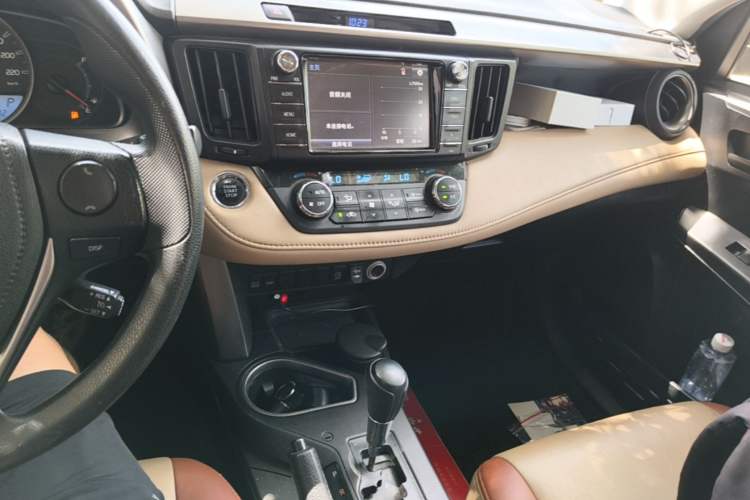 Used Toyota RAV4 2016 2.0L CVT Two-Wheel Drive Fashion Edition China V Standard Audio And AC Panel