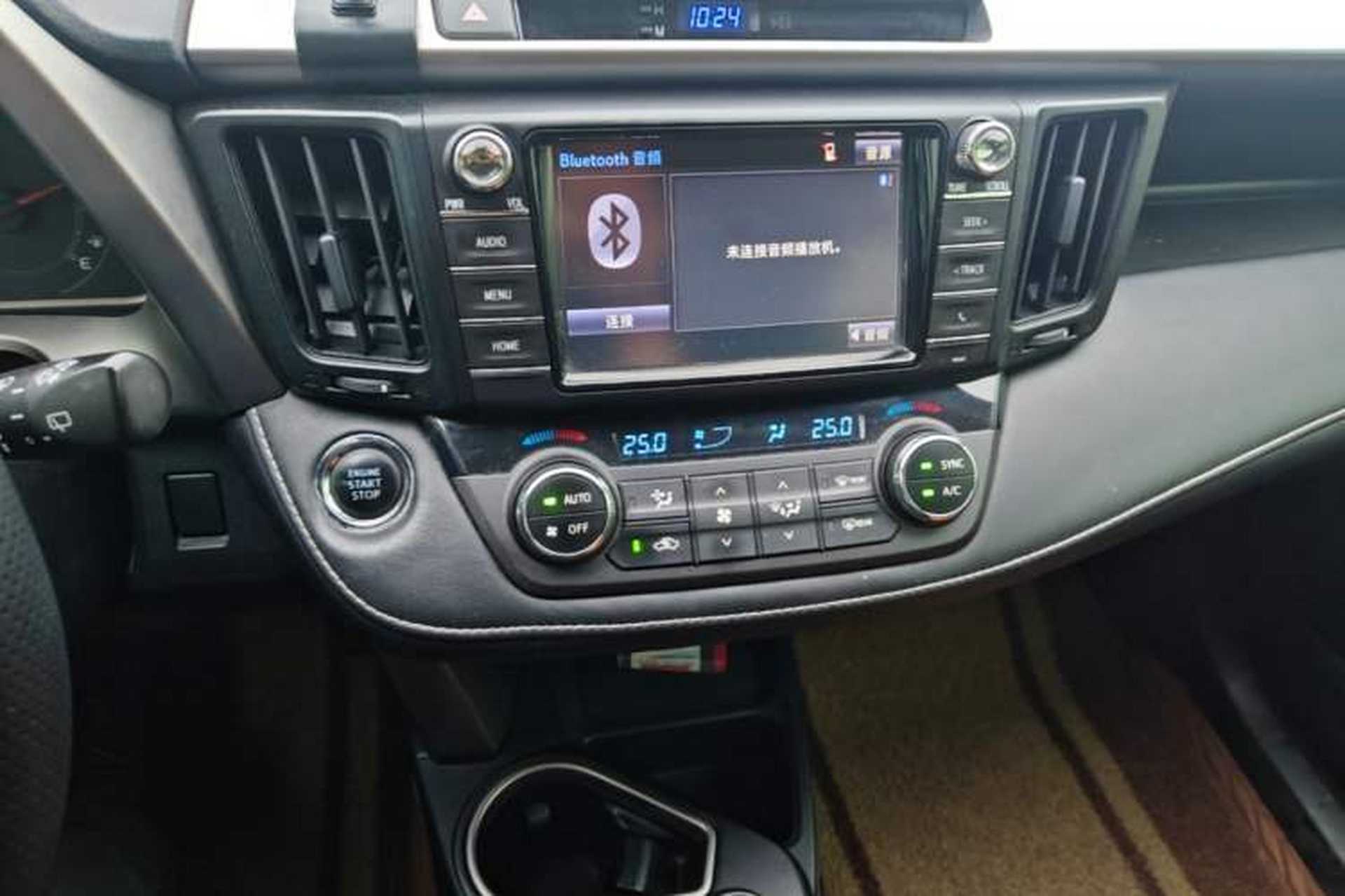 Used Toyota RAV4 2016 2.0L CVT Two-Wheel Drive Fashion Edition China V Standard Audio And AC Panel