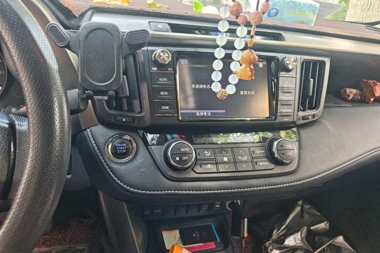 Used Toyota RAV4 2016 2.0L CVT Two-Wheel Drive Fashion Edition China V Standard Audio And AC Panel