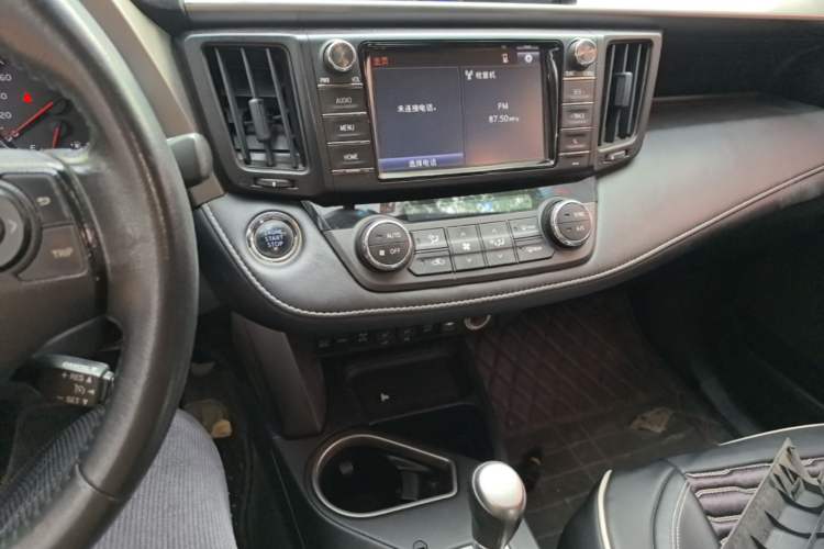 Used Toyota RAV4 2016 2.5L Automatic 4x4 Elite Edition Audio And AC Panel