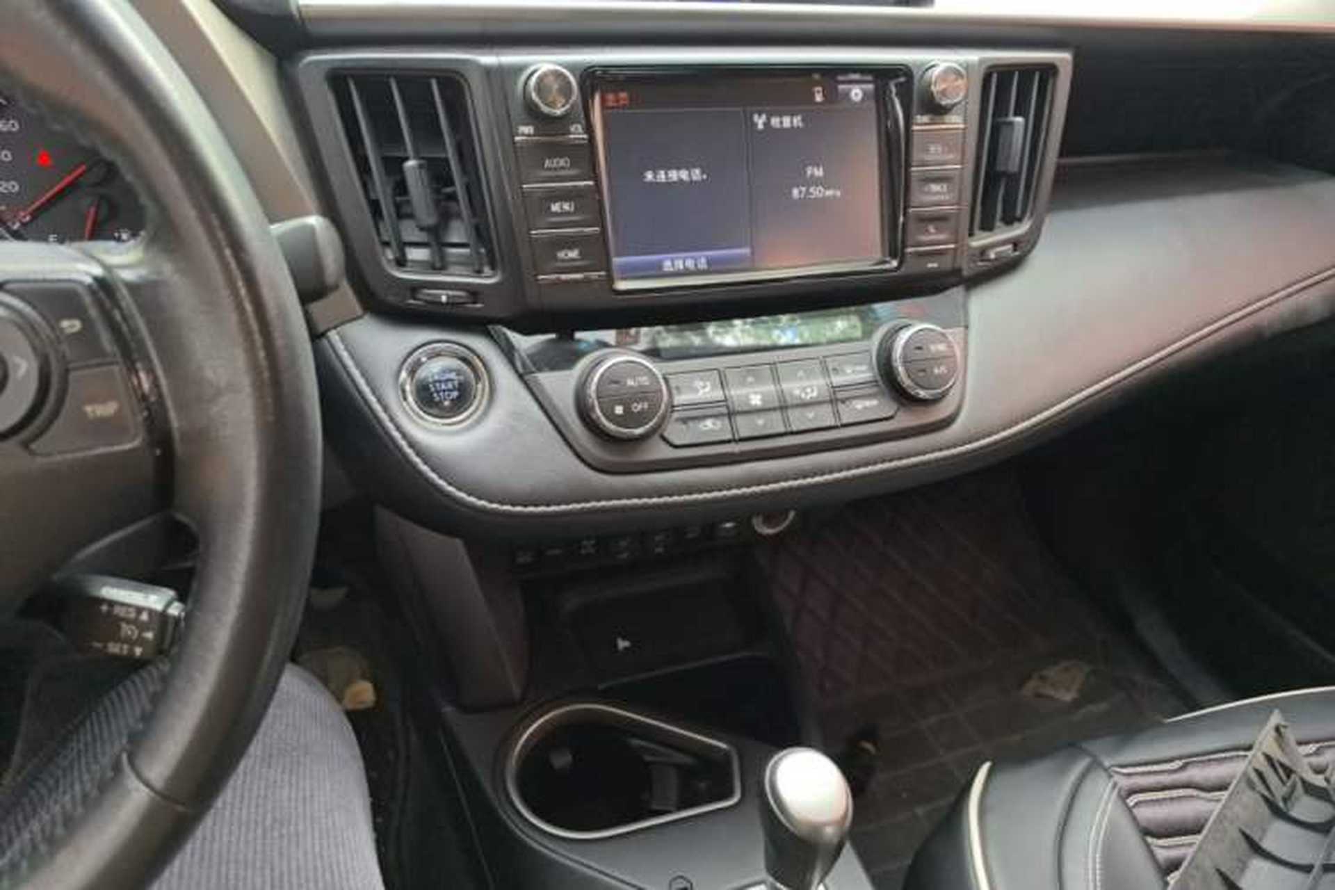 Used Toyota RAV4 2016 2.5L Automatic 4x4 Elite Edition Audio And AC Panel