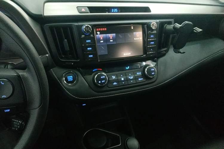 Used Toyota RAV4 2016 2.0L CVT Two-Wheel Drive Fashion Edition China V Standard Audio And AC Panel