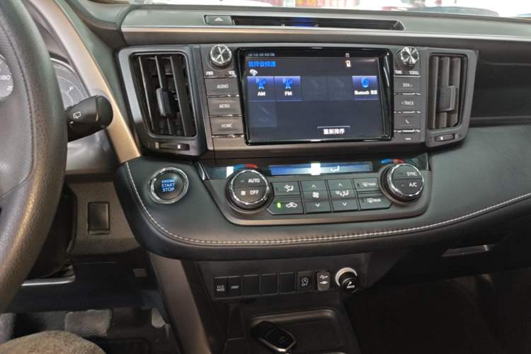 Used Toyota RAV4 2016 2.0L CVT Two-Wheel Drive Fashion Edition China V Standard Audio And AC Panel