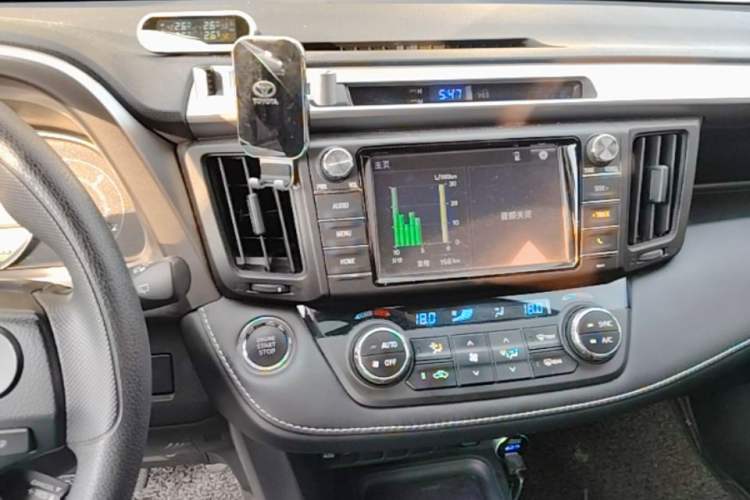 Used Toyota RAV4 2016 2.0L CVT Two-Wheel Drive Fashion Edition China V Standard Audio And AC Panel