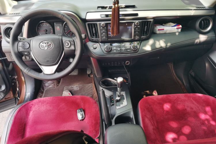 Used Toyota RAV4 2016 2.5L Automatic 4x4 Elite Edition Center Console