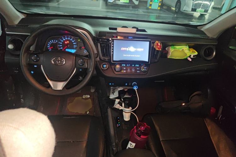 Used Toyota RAV4 2016 2.0L CVT Two-Wheel Drive Fashion Edition China V Standard Center Console