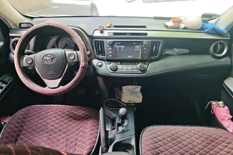 Used Toyota RAV4 2016 2.0L CVT Two-Wheel Drive Fashion Edition China V Standard Center Console