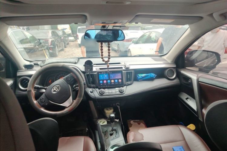 Used Toyota RAV4 2016 2.0L CVT Two-Wheel Drive Fashion Edition China V Standard Center Console
