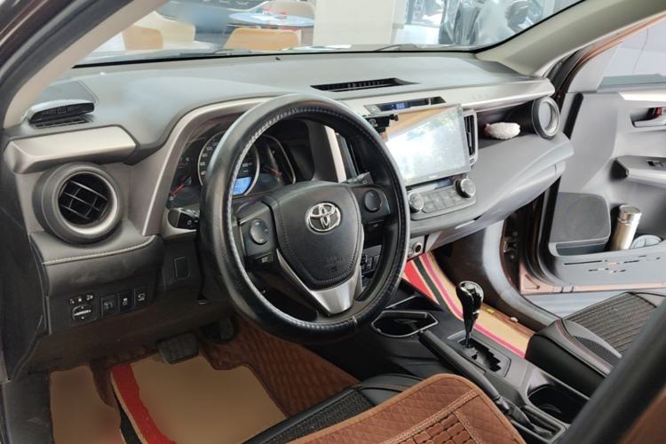 Used Toyota RAV4 2016 2.0L CVT Two-Wheel Drive Fashion Edition China V Standard Center Console