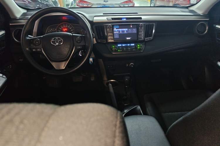 Used Toyota RAV4 2016 2.0L CVT Two-Wheel Drive Urban Edition China V Standard Center Console