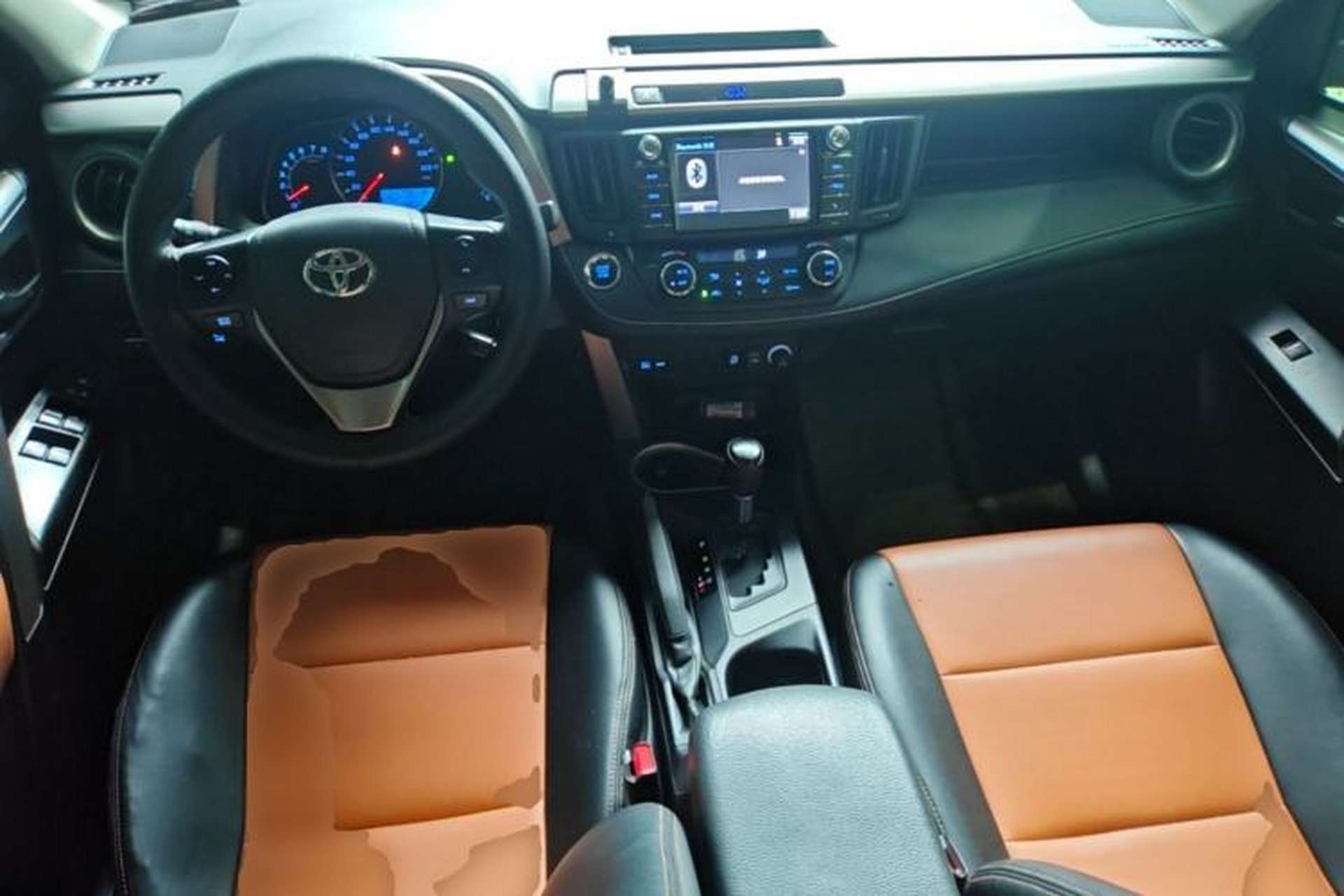 Used Toyota RAV4 2016 2.0L CVT Two-Wheel Drive Fashion Edition China V Standard Center Console