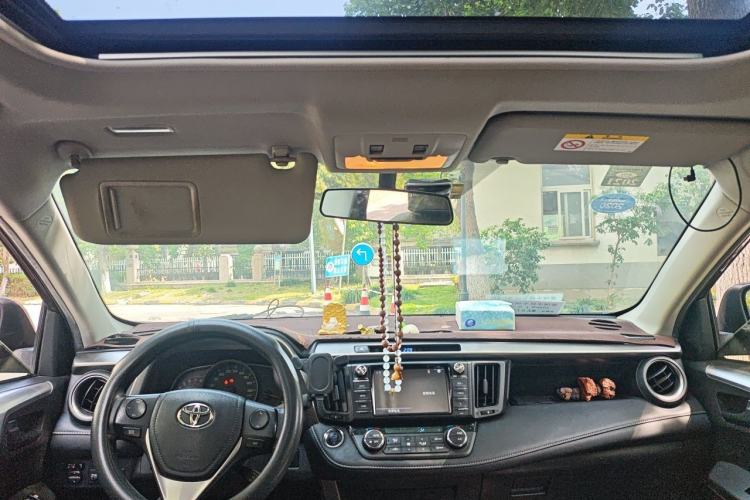 Used Toyota RAV4 2016 2.0L CVT Two-Wheel Drive Fashion Edition China V Standard Center Console