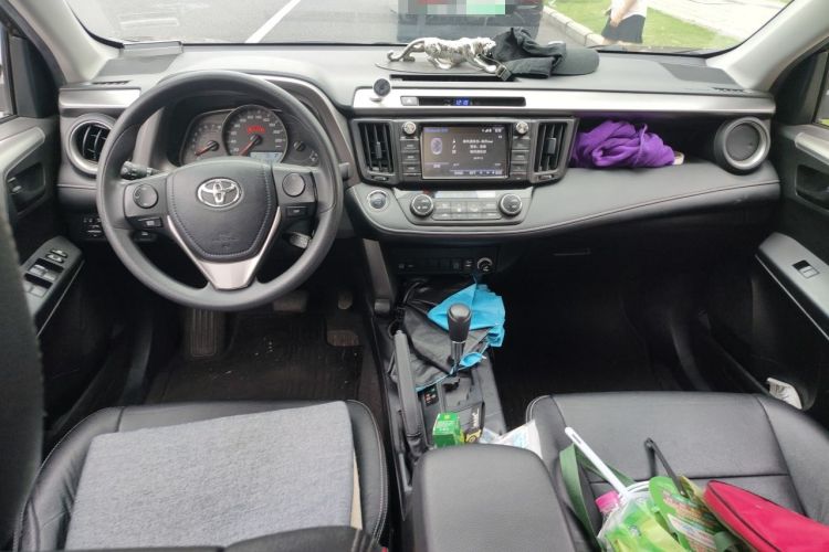 Used Toyota RAV4 2016 2.0L CVT Two-Wheel Drive Fashion Edition China V Standard Center Console