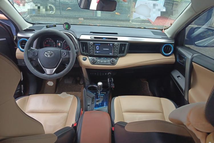 Used Toyota RAV4 2016 2.5L Automatic 4x4 Elite Edition Center Console