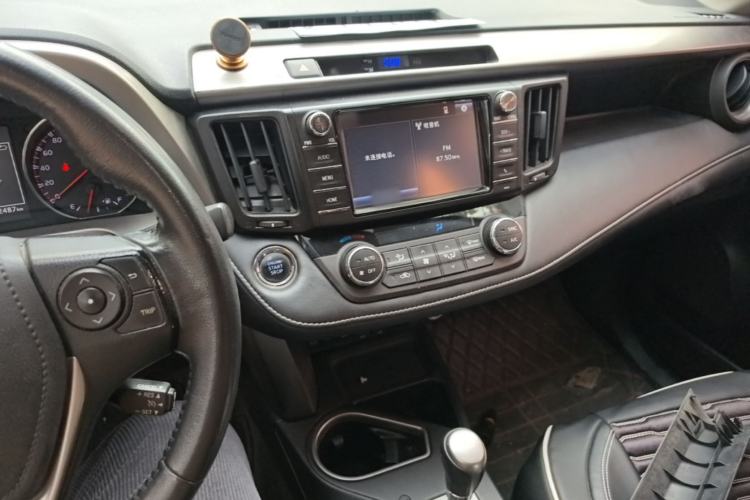 Used Toyota RAV4 2016 2.5L Automatic 4x4 Elite Edition Center Console
