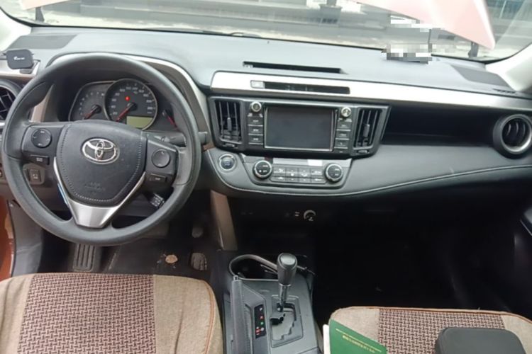 Used Toyota RAV4 2016 2.0L CVT Two-Wheel Drive Fashion Edition China V Standard Center Console
