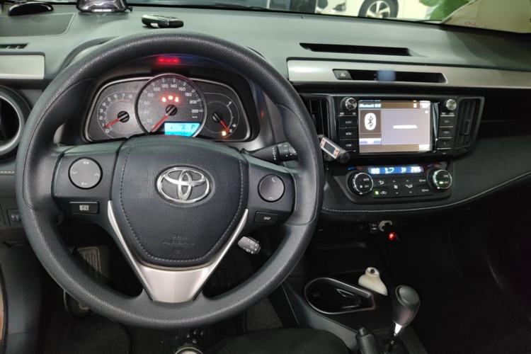 Used Toyota RAV4 2016 2.0L CVT Two-Wheel Drive Fashion Edition China V Standard Center Console