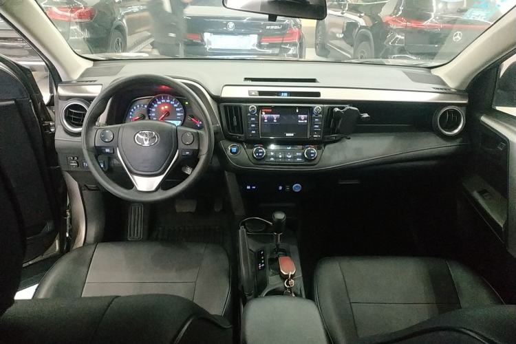 Used Toyota RAV4 2016 2.0L CVT Two-Wheel Drive Fashion Edition China V Standard Center Console