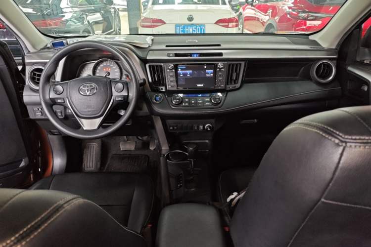 Used Toyota RAV4 2016 2.0L CVT Two-Wheel Drive Fashion Edition China V Standard Center Console